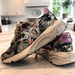 ♥️ Golden Goose Running Sneakers Silver Floral, Comfy! 36 6 Lots of life left!🩷